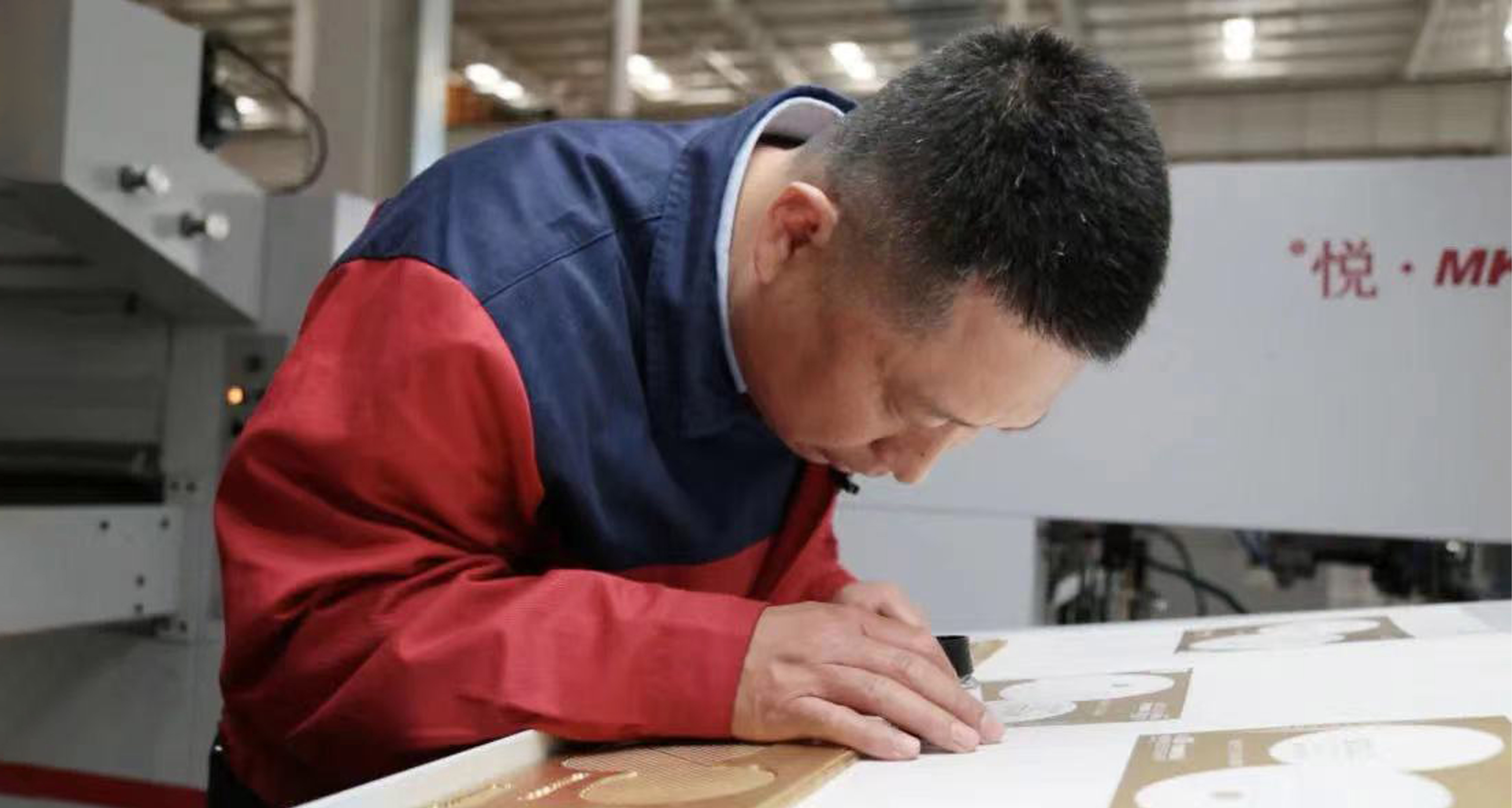 ����ҵ������ʵ������Ծ����������������׷��������ĥ�½��ĵ�ɫ